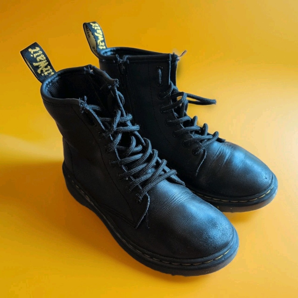 Dr. Doc Martens Big Kids Sz 2 US, 33 EU Style 1460 Combat Boots Side Zip Black